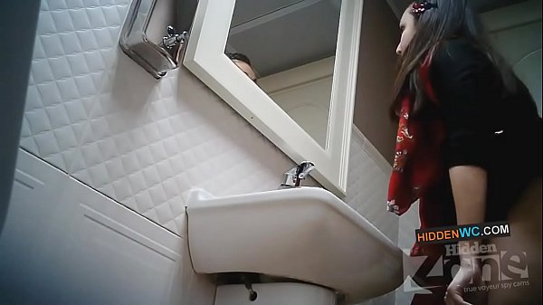 Запіс схаванай камеры ў жаночай прыбіральні (1)