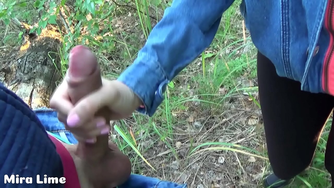 Айчым і дачка трахацца ў лесе, пакуль мама не бачыць